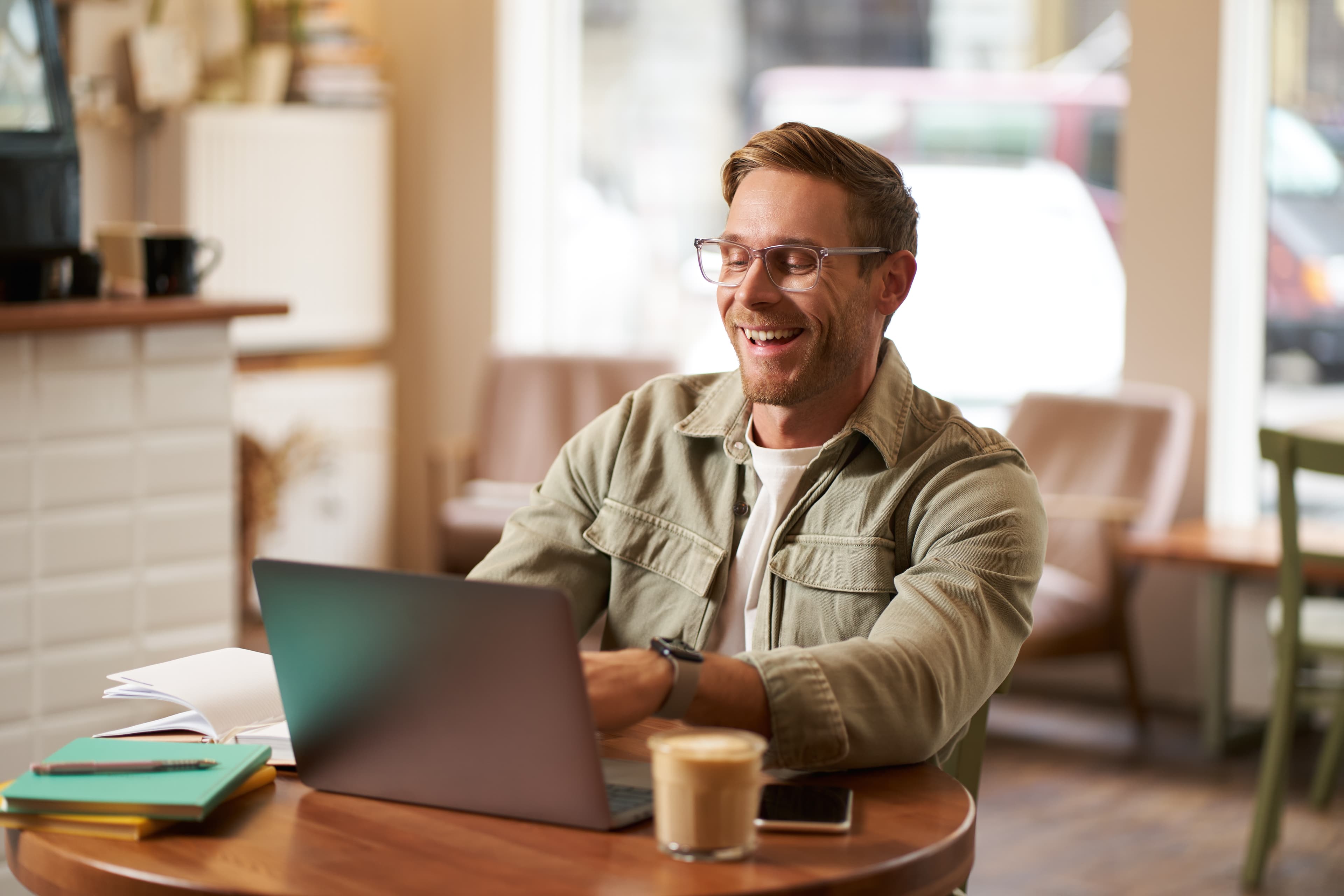 Cheerful developer working in a coffe shop
